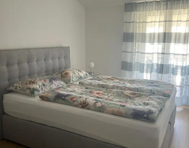 App Bozic 아파트 풀라